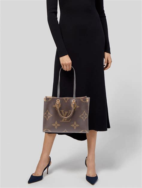 louis vuitton onthego tote bag in giant reverse monogram canvas|louis vuitton onthego mm monogram.